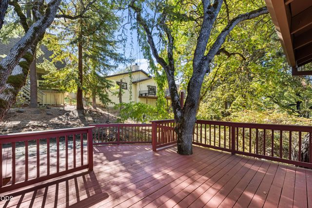 2586 Freedom Way, Medford, OR 97504
