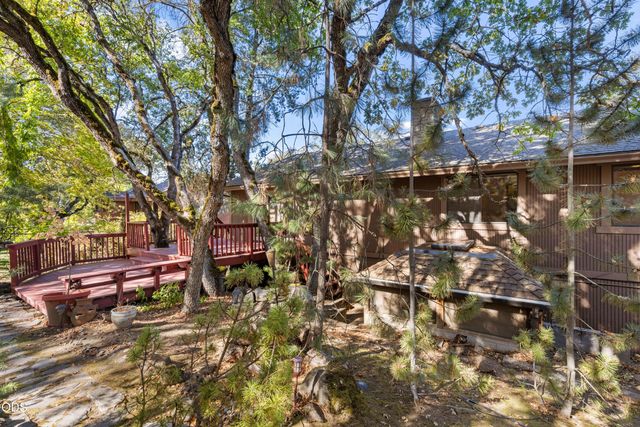 2586 Freedom Way, Medford, OR 97504
