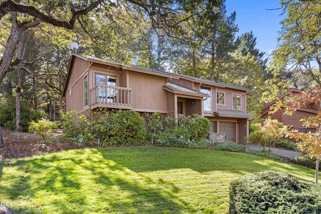 2586 Freedom Way, Medford, OR 97504