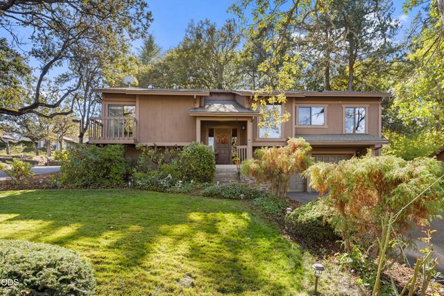 2586 Freedom Way, Medford, OR 97504