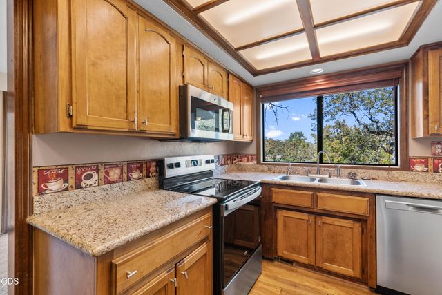 2586 Freedom Way, Medford, OR 97504