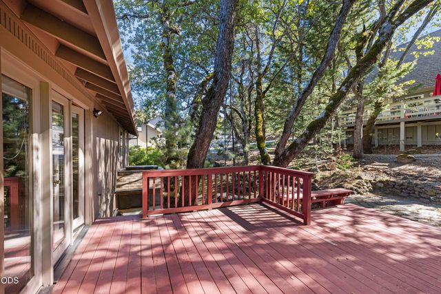 2586 Freedom Way, Medford, OR 97504