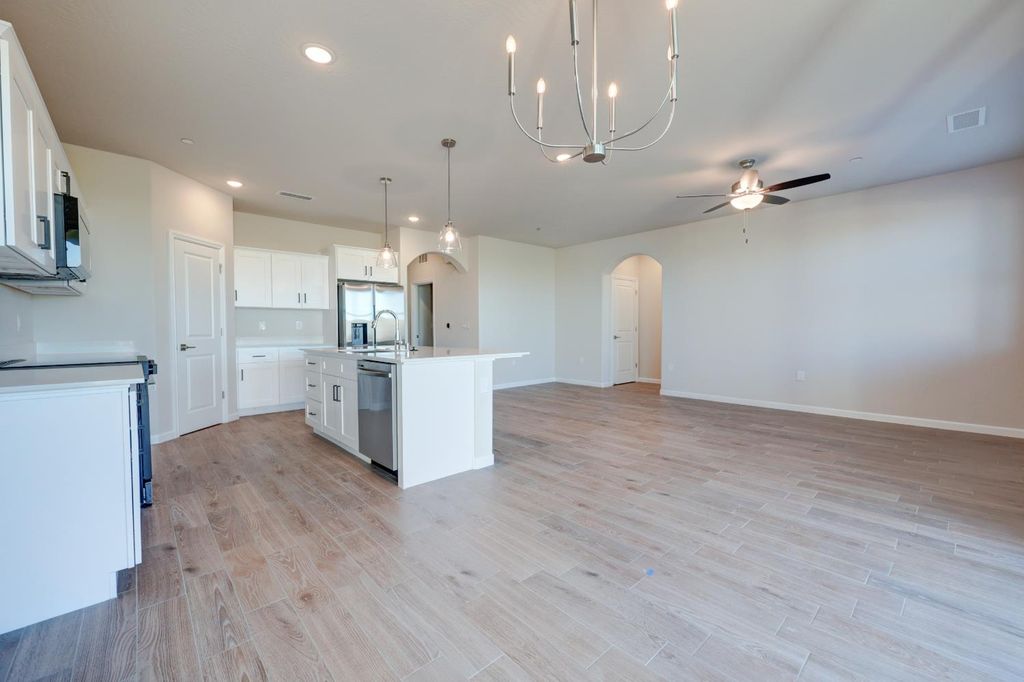 Image 14 of property listing at 4152 N Tisha Avenue, Fresno, CA 93723