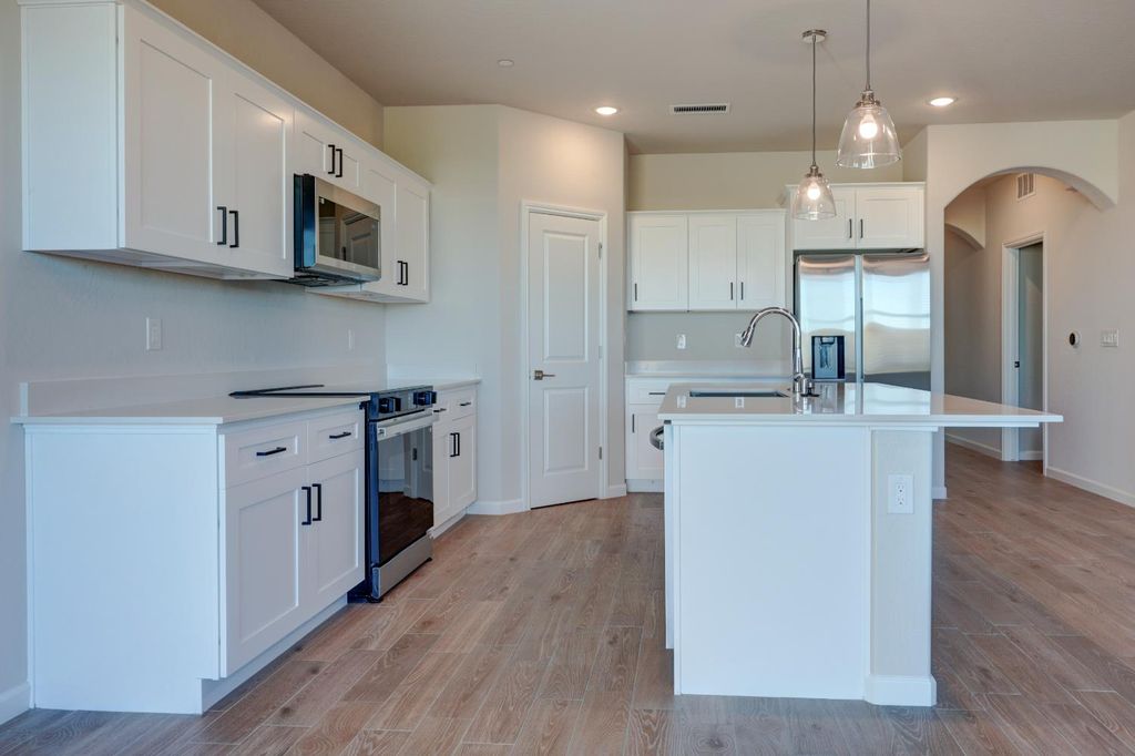 Image 9 of property listing at 4152 N Tisha Avenue, Fresno, CA 93723