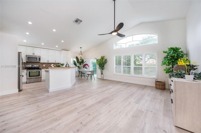 1381 NW 144th Ave, Pembroke Pines, FL 33028