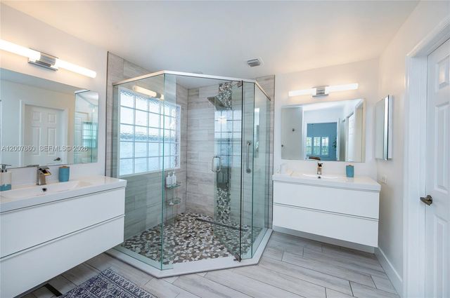 1381 NW 144th Ave, Pembroke Pines, FL 33028