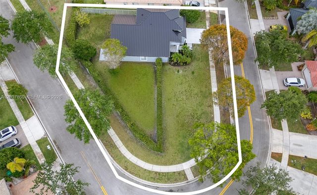 1381 NW 144th Ave, Pembroke Pines, FL 33028