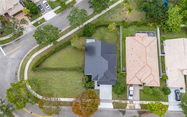 1381 NW 144th Ave, Pembroke Pines, FL 33028