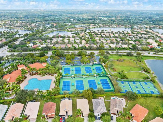 1381 NW 144th Ave, Pembroke Pines, FL 33028