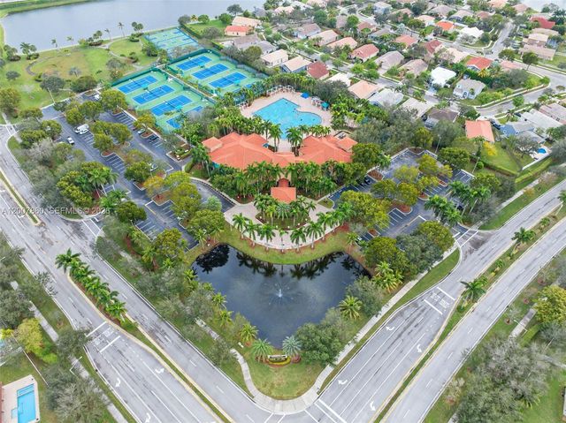 1381 NW 144th Ave, Pembroke Pines, FL 33028