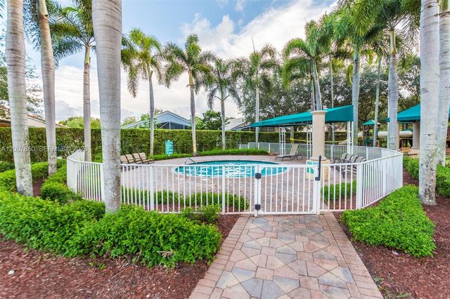 1381 NW 144th Ave, Pembroke Pines, FL 33028