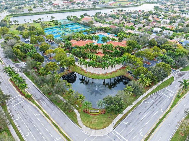 1381 NW 144th Ave, Pembroke Pines, FL 33028