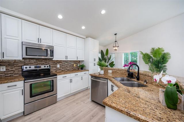 1381 NW 144th Ave, Pembroke Pines, FL 33028