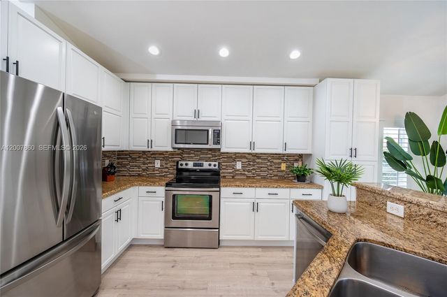 1381 NW 144th Ave, Pembroke Pines, FL 33028