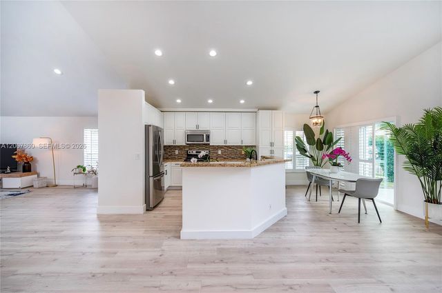 1381 NW 144th Ave, Pembroke Pines, FL 33028