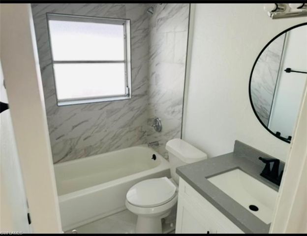 4560 Capri DR, Naples, FL 34103