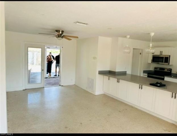 4560 Capri DR, Naples, FL 34103
