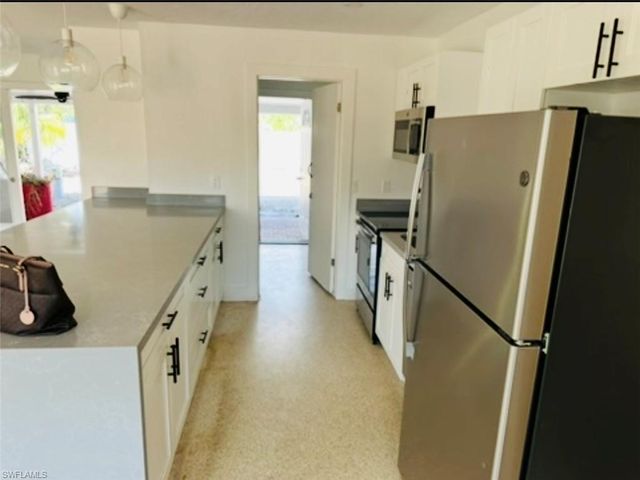 4560 Capri DR, Naples, FL 34103