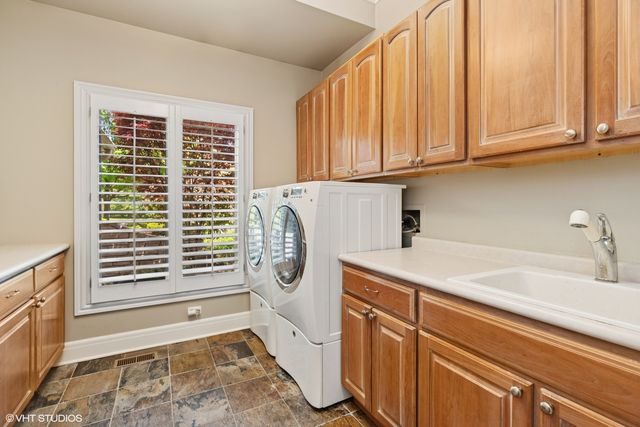 1181 Gavin Court, Lake Forest, IL 60045