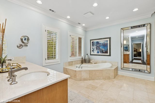 1181 Gavin Court, Lake Forest, IL 60045