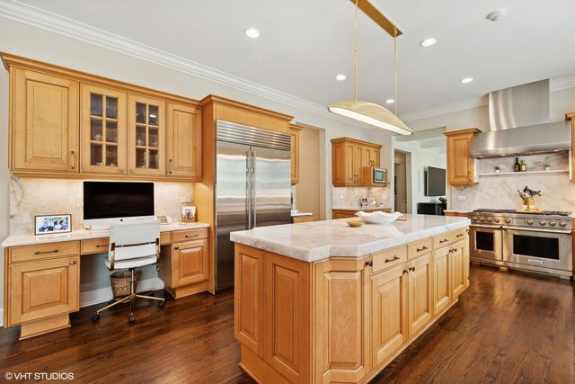 1181 Gavin Court, Lake Forest, IL 60045