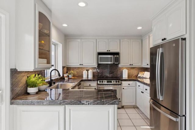671 Fox Court, Redwood City, CA 94061