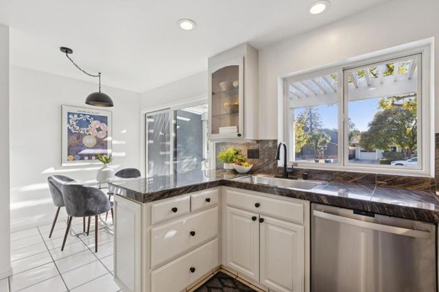 671 Fox Court, Redwood City, CA 94061