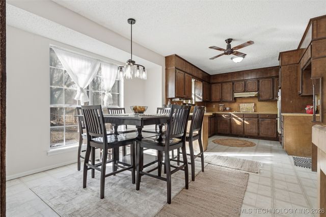 805 W Glenwood Avenue, Broken Arrow, OK 74011