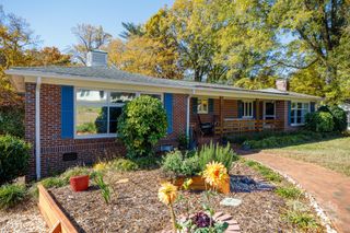 145 21st Avenue NW, Hickory, NC 28601