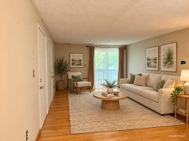 38 Walker St 10, Lowell, MA 01854