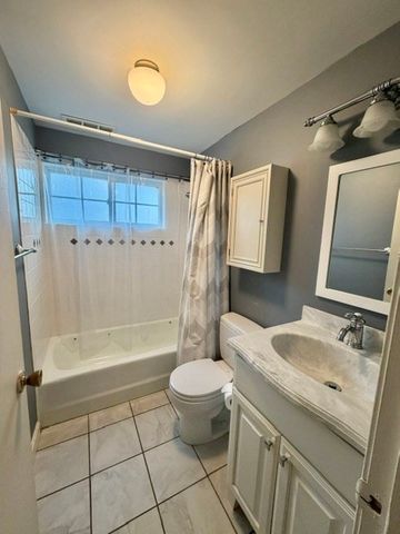 38 Walker St 10, Lowell, MA 01854