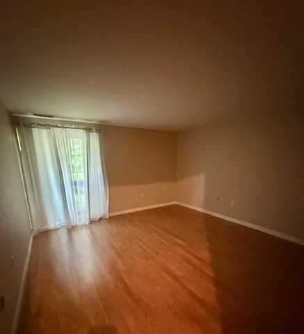 38 Walker St 10, Lowell, MA 01854
