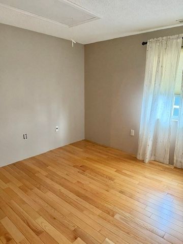 38 Walker St 10, Lowell, MA 01854