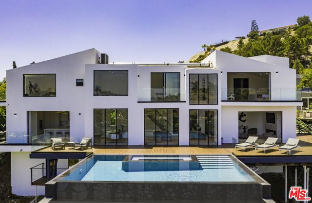 7567 Hermes Drive, Los Angeles, CA 90046