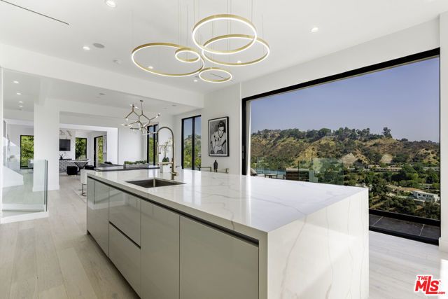 7567 Hermes Drive, Los Angeles, CA 90046