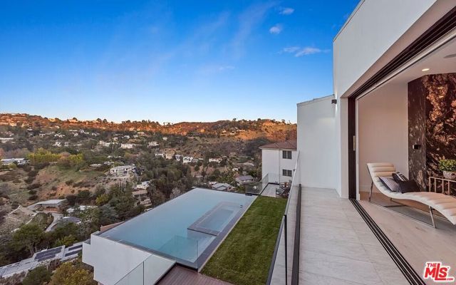 7567 Hermes Drive, Los Angeles, CA 90046