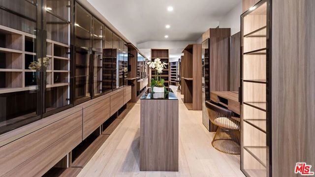 7567 Hermes Drive, Los Angeles, CA 90046