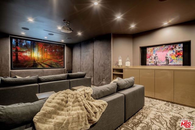 7567 Hermes Drive, Los Angeles, CA 90046