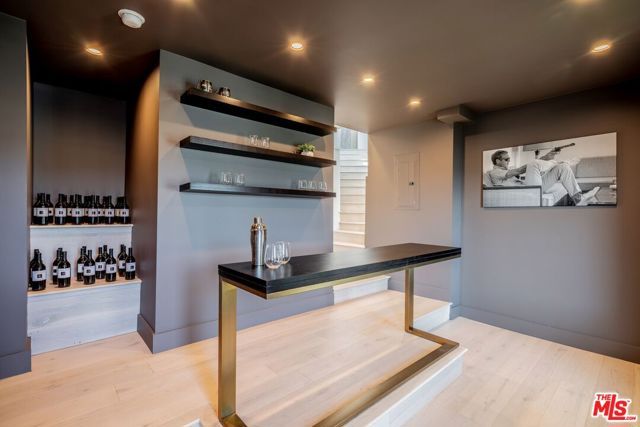 7567 Hermes Drive, Los Angeles, CA 90046