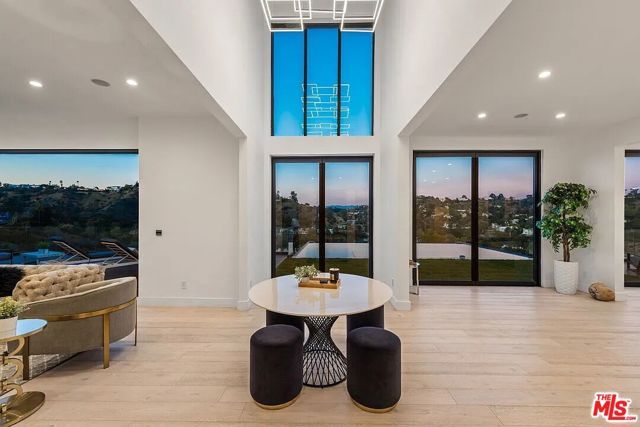 7567 Hermes Drive, Los Angeles, CA 90046