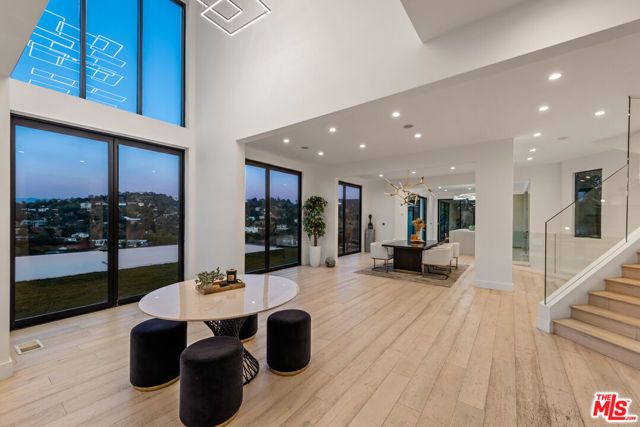 7567 Hermes Drive, Los Angeles, CA 90046