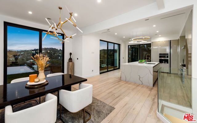 7567 Hermes Drive, Los Angeles, CA 90046