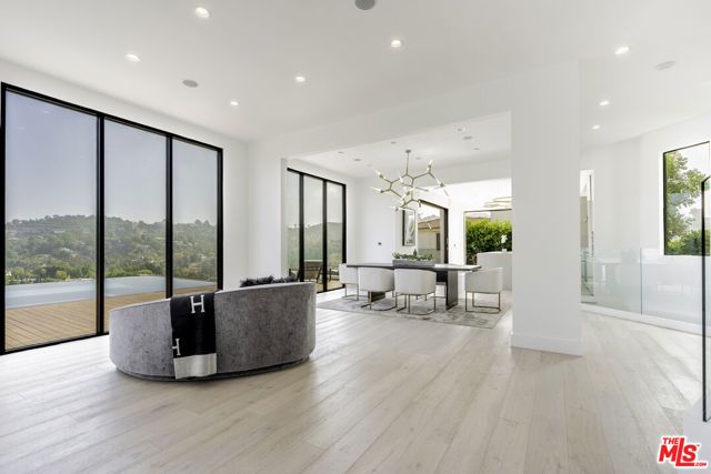 7567 Hermes Drive, Los Angeles, CA 90046