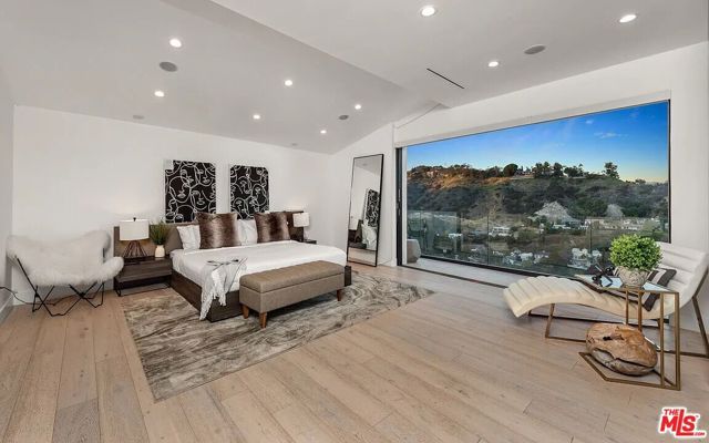 7567 Hermes Drive, Los Angeles, CA 90046