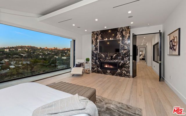 7567 Hermes Drive, Los Angeles, CA 90046