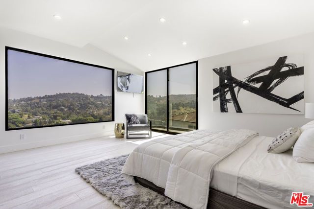 7567 Hermes Drive, Los Angeles, CA 90046