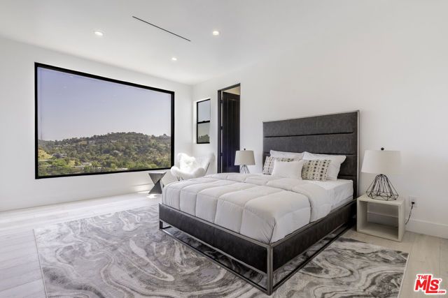 7567 Hermes Drive, Los Angeles, CA 90046