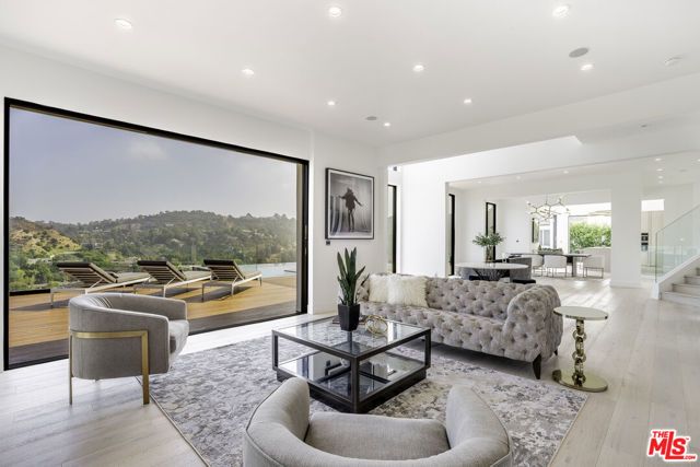 7567 Hermes Drive, Los Angeles, CA 90046