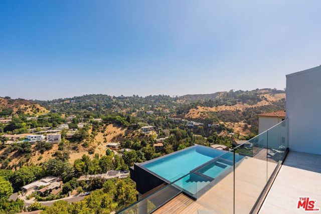 7567 Hermes Drive, Los Angeles, CA 90046