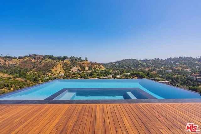 7567 Hermes Drive, Los Angeles, CA 90046